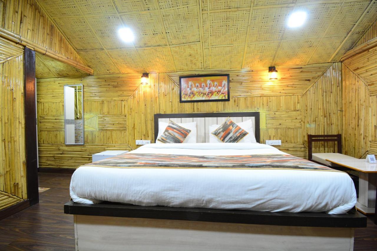 Hotel Bamboo Castle Jaipur Buitenkant foto
